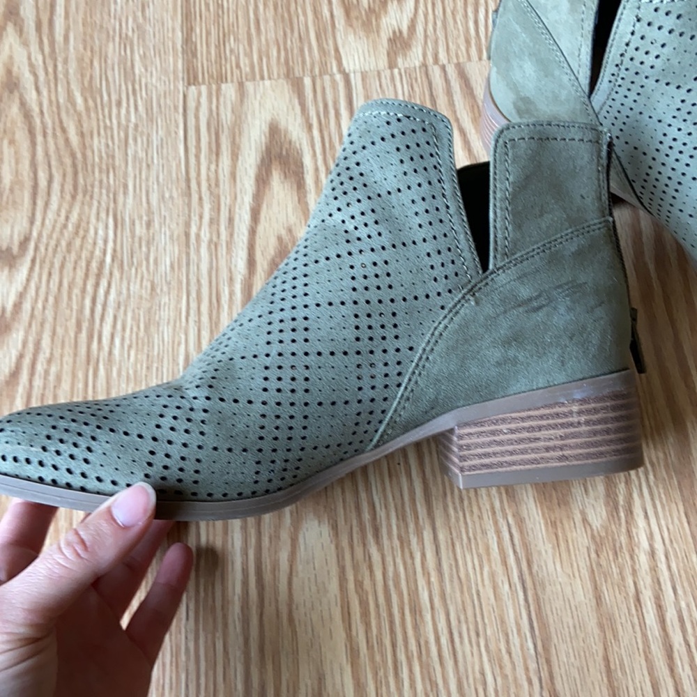 Francesca’s Booties - Picture 2 of 3
